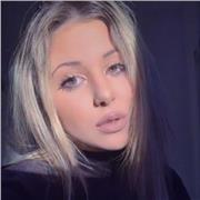 Clases de apoyo, chica universitaria para niños de la ESO y Primaria